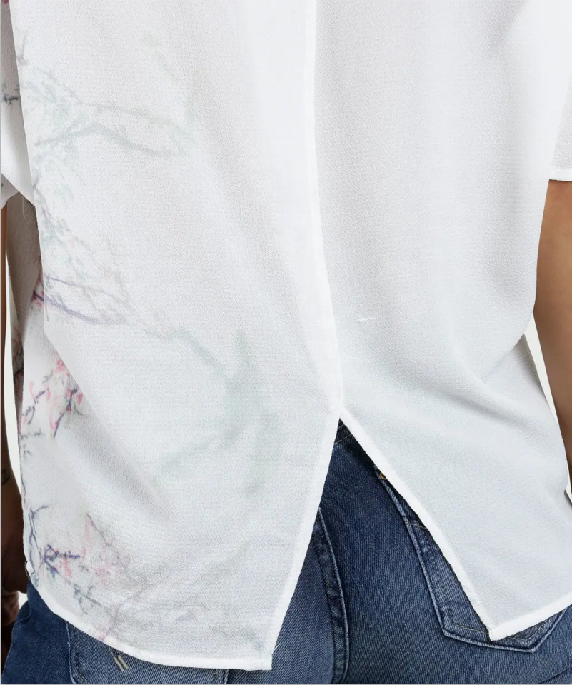 Camicetta a mezza manica in chiffon con stampa t-shirt