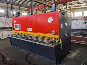 Guillotine Shearing Machine 25x2000 0.1mm Cutting Difference