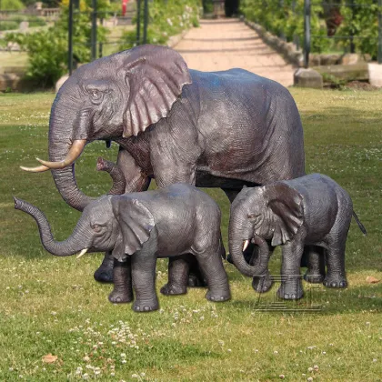 Golden bronze elephant mother and baby sculpture for garden decoration