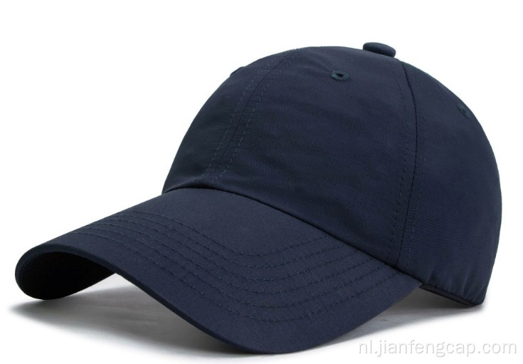 Buiten lege baseballcap