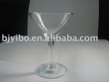 Fashionable martini glass for wine