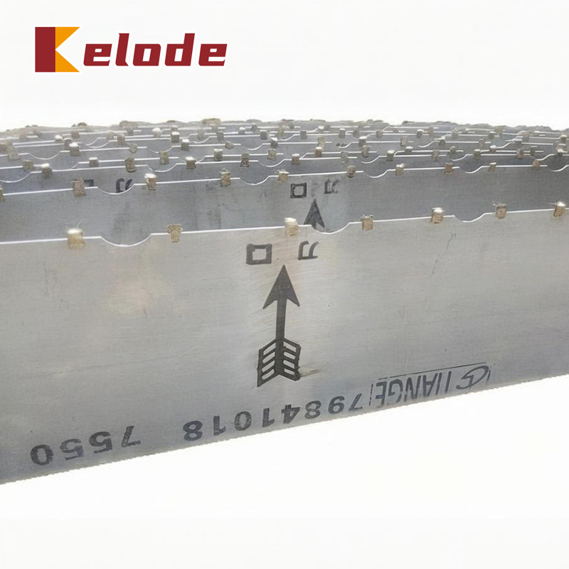 شفرة منشار حجرية دقيقة