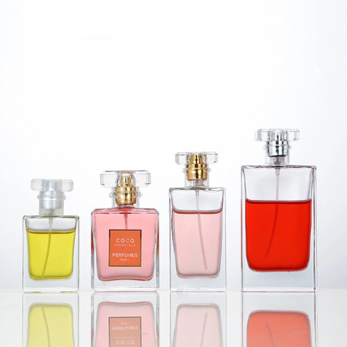 Parfum en verre sans plomb dans des bouteilles séparées