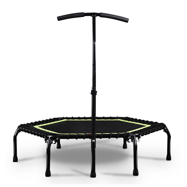 Hinterhof-Profi-Gymnastik, die Mini-Hexagon-Trampoline faltet