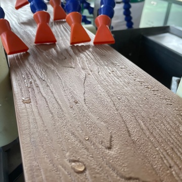 Co-extrusion PE WPC Decking Extruder Line with Recycled Plastic Wood Composite Board and Online Embossing Machine