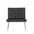 Silla de cuero negro de Knoll Barcelona con otomano