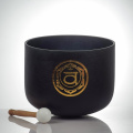 Black Crystal Singing Bowl dengan chakra sakral keemasan