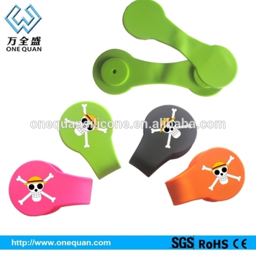 promotional custom silicone clip with magnet