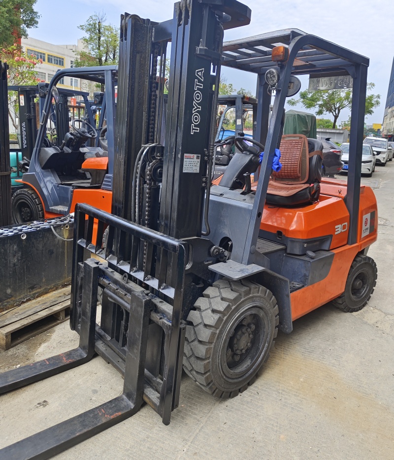 second hand toyota forklift