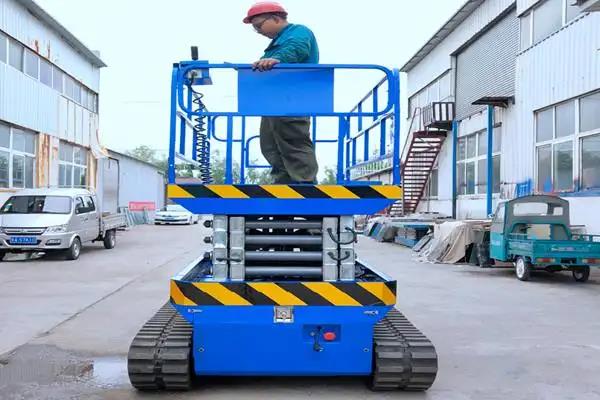 Tracked Scissor Lift2