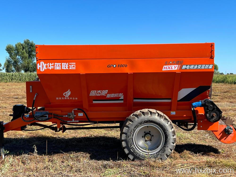 Large dry wet manure spreader