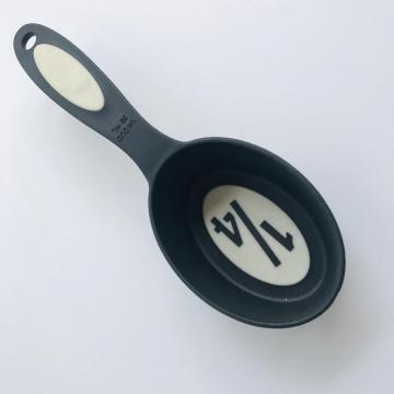 Set mit 4 ovalen Messbechern
