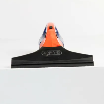 No drop water plastic window squeegees