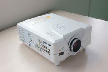 School Pico Mini Projector 2500 Lumen With Analog Tv And Usb Port