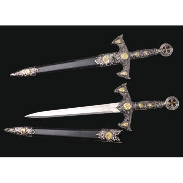 سلاح قصير مزخرف لمحبي الفنون القتالية