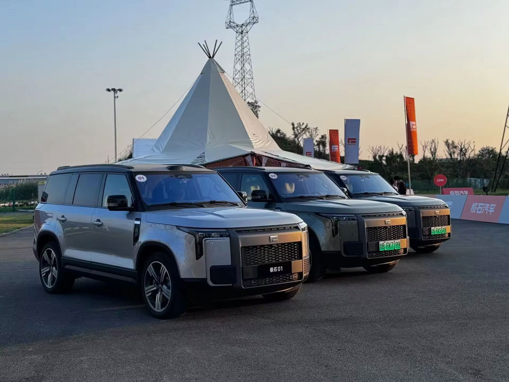 7-seater SUV polar stone 01 7-seater SUV polar stone 01