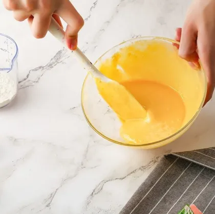 High-Quality Silicone Scraper and Baking Tools for Pastry Making