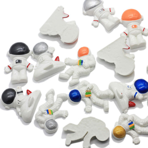 Καυτές πωλήσεις Flatback Astronauts Resin Spaceman Figurines Cabochons για βραχιόλι κολιέ σκουλαρίκια Παραγωγή κλιπ μαλλιών