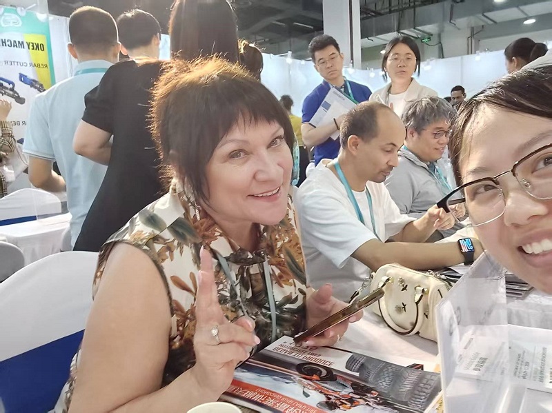 The Canton Fair is abuzz with excitement, and Ruisilaifu's KUMA brand tires are winning over customers from multiple countries