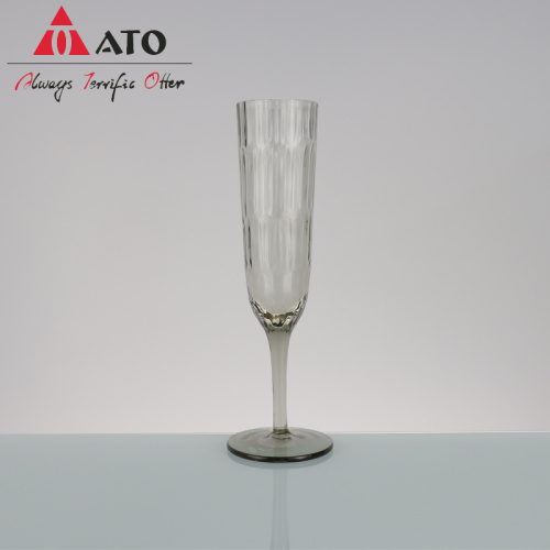 Cucciolo di bicchiere in vetro in cristallo di champagne grigio
