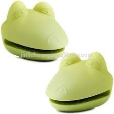 LFGB approved non-stick custom frog shape cute silicone mitt for bake