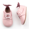 Chaussures en cuir de robe de fille colorée de dauphin mignon