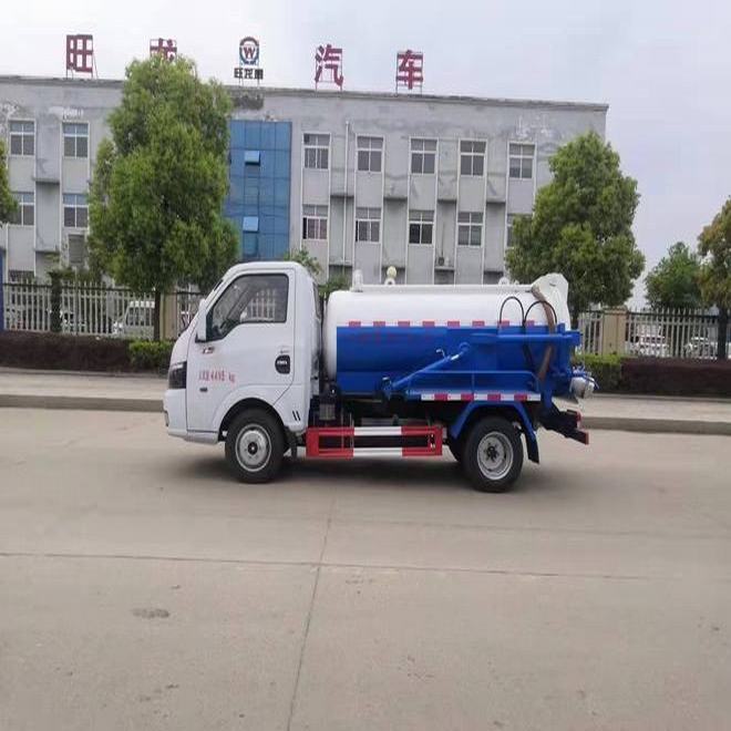 Dongfeng 8000 لتر شاحنة دبابات مياه الصرف الصحي
