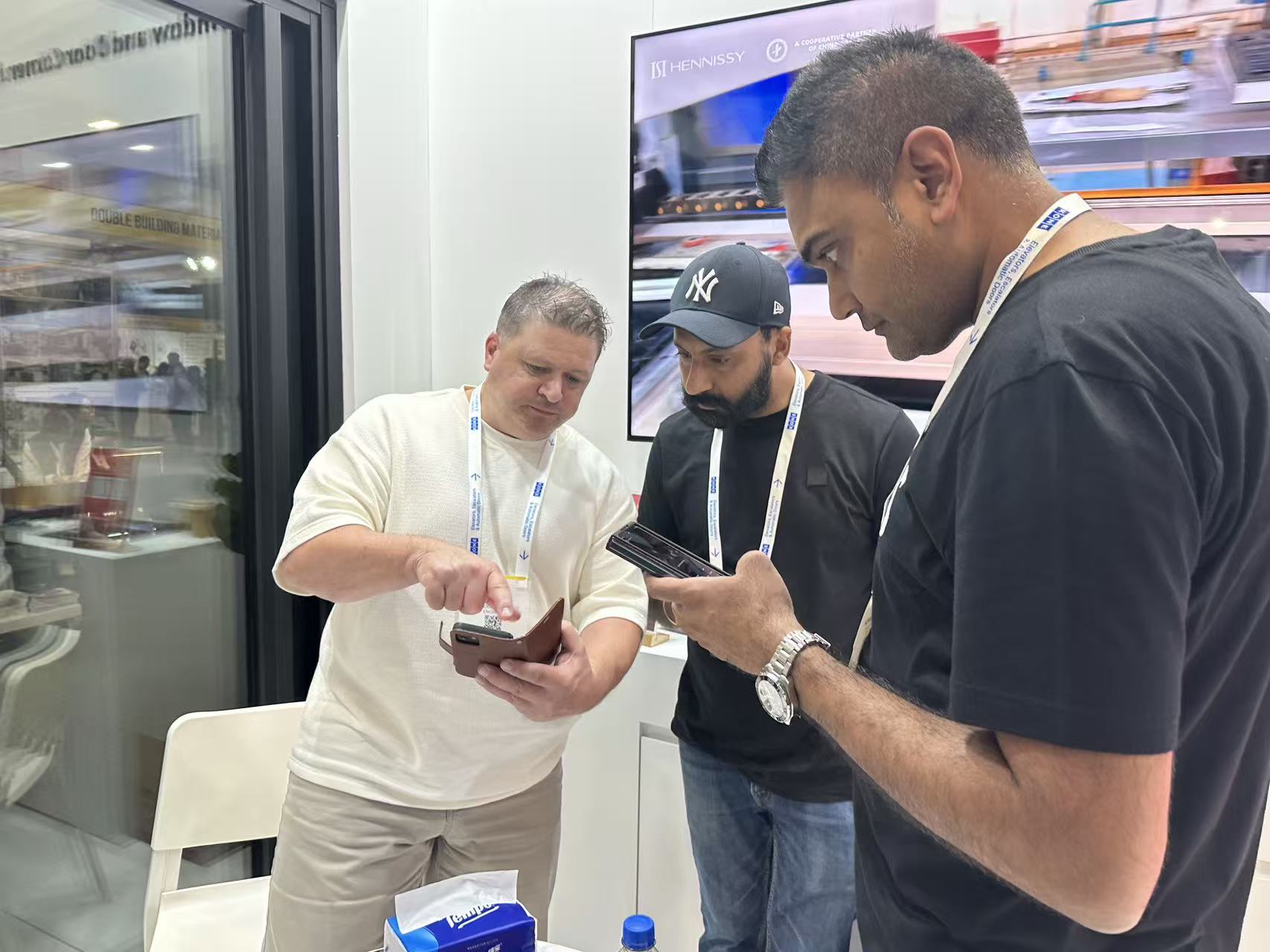 A large number of overseas customers and industry partners