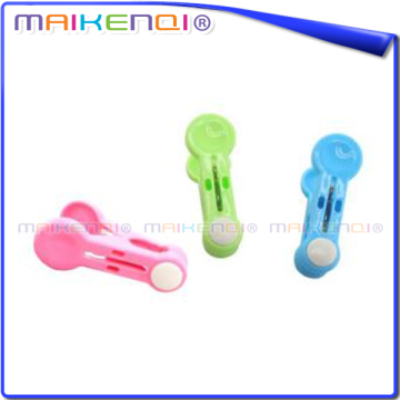 Factory direct sale hot plastic clips for clothes