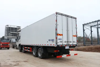 Dongfeng 55m³ Refrigerated Cold Room Van Truck