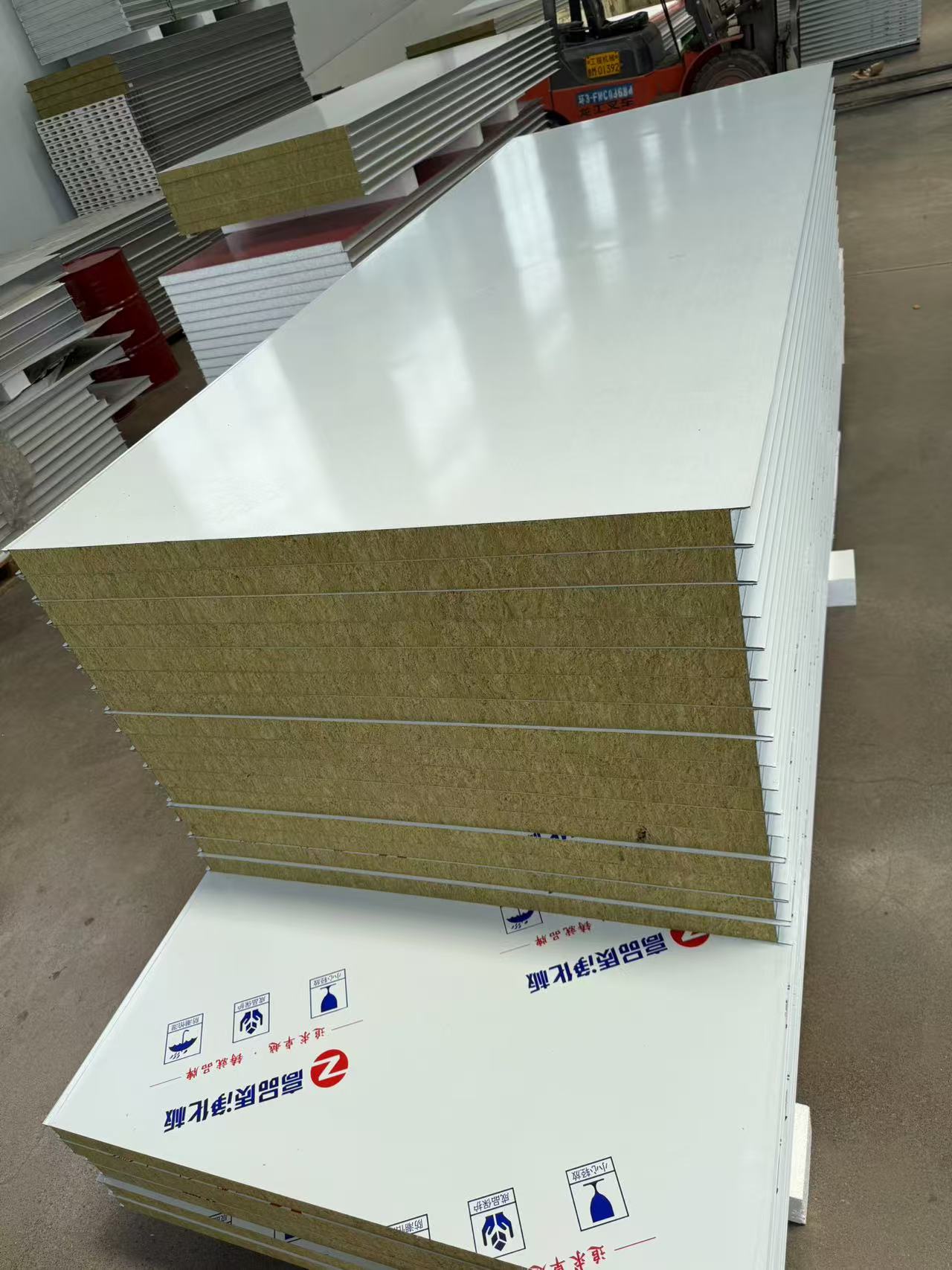 Insulated Rock Wool Cladding System for Modern Construction