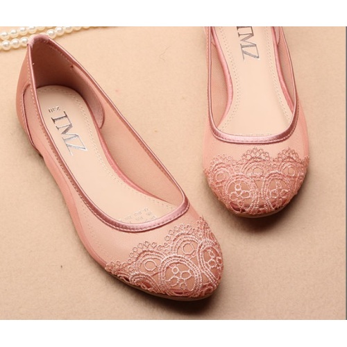 Women Light Mesh Breathable Shoes Embroidery patch Round