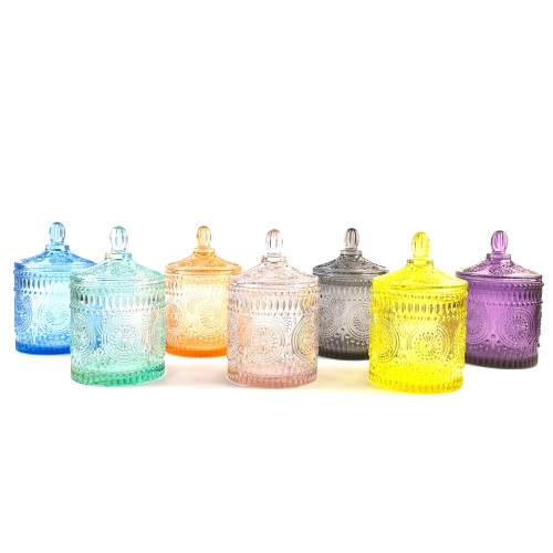 Tarro de cristal colorido rociado venta caliente 2021 de la vela con la tapa con borde dorado / konb