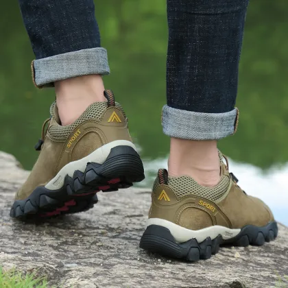 New Professional Hiking Shoes Men Anti Slip Leather Hiking Sneakers Black Climbing Mountian Shoes Male Quality Trailing Sneakers