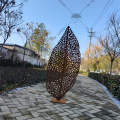 Statue en métal sculpture des feuilles de Corten