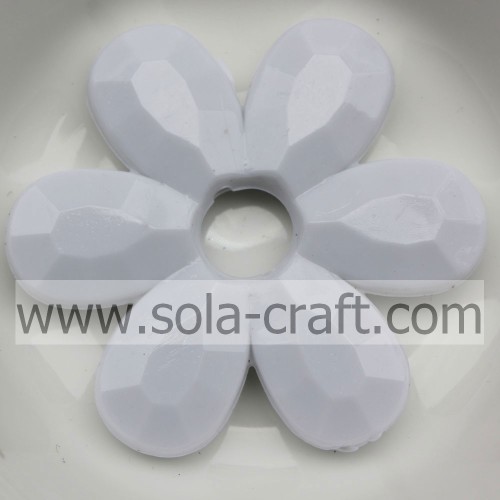 Contas de colar de joias elegantes de acrílico branco sólido flor lapidado