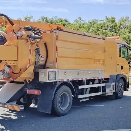 Isuzu FTR Road Sweeper Truck - Municipal Cleaning Water Truck
