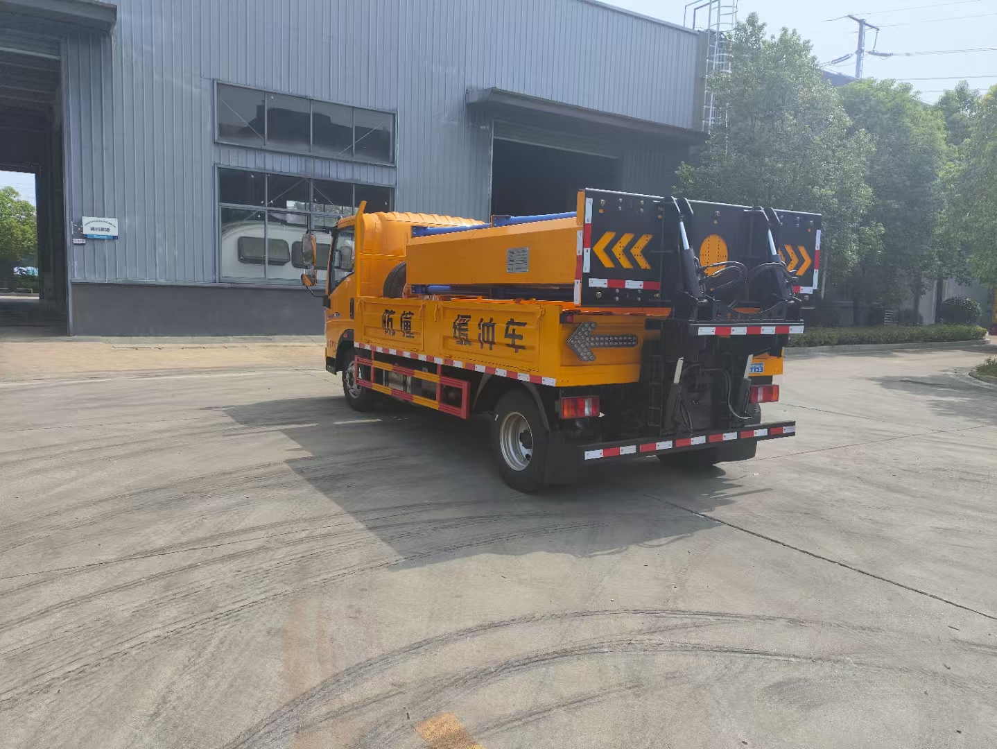 HOWO light duty Road accident Anti-Collision Buffer Truck