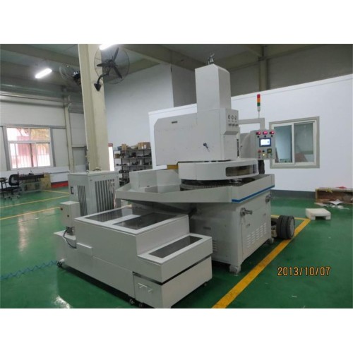 Internal combustor parts surface grinding machine