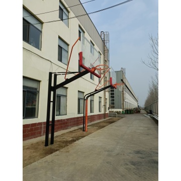 aro de baloncesto en el suelo al aire libre