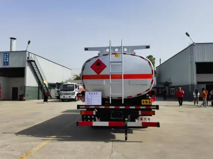 Dongfeng Huashen T5 10-ton oil tanker