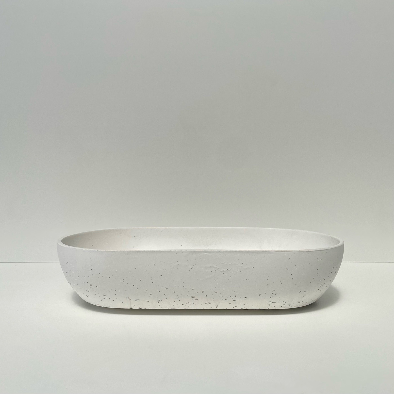 Elegantes einzigartiges ovales Betonbecken