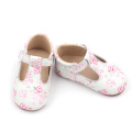 Обувки с Т-каишка за бебета с флорални щампи