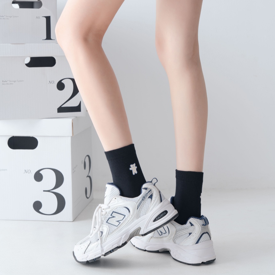Modernong Reflective Socks sa Bold Black and White