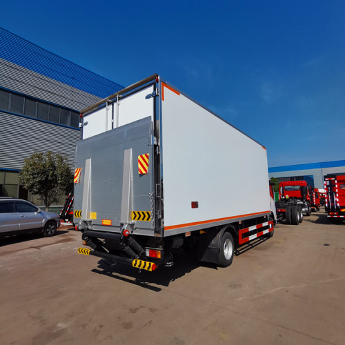 Isuzu 10 тонн охлажденный грузовик 6,8 метра коробка