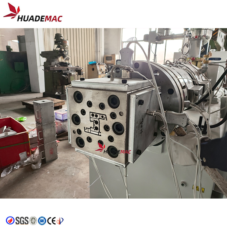 الآلات البلاستيكية PVC Profile Line Machine Production Line