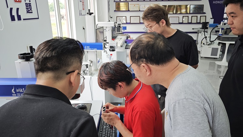 Customers Visit Chuke Intelligent for On-Site Sample Testing; Fiber Laser Marking Machine Assists in Automotive Bearing Marking Processing