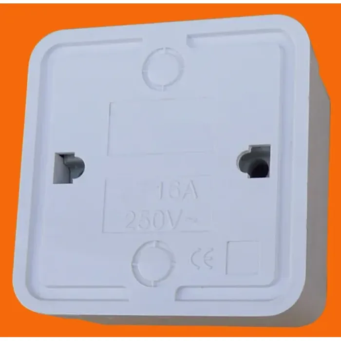 Soket Listrik Terpasang di Dinding Eropa