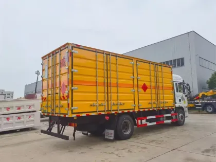 Shaanxi Automobile Delong L5000 Flammable Liquid Box Transport Vehicle