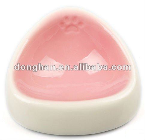 promotional triangle shape ceramic pet bowl glazed inner pink color made in China